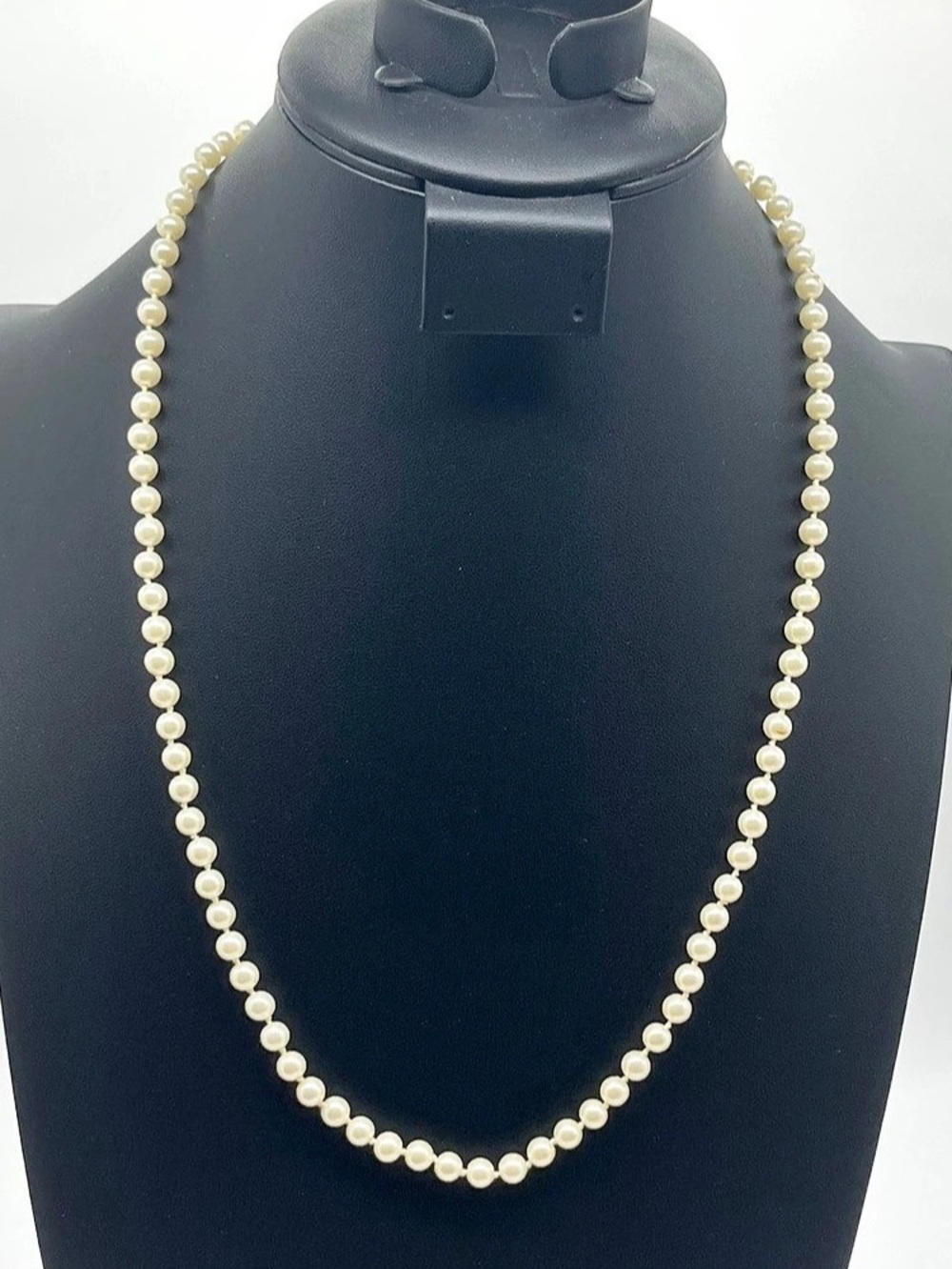 Pearl Beaded Necklace in White & Gold